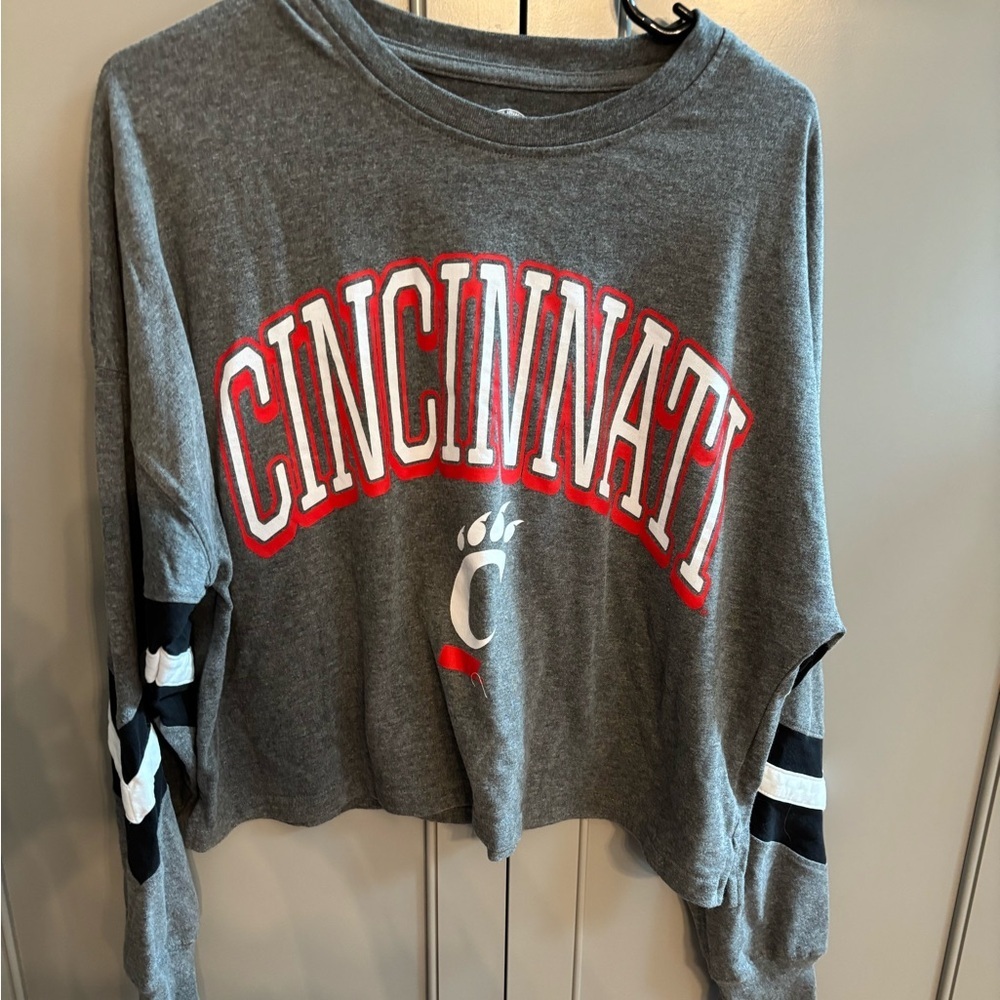 Rivalry Threads Cincinnati Bearcats Gray Sweatshi… - image 1